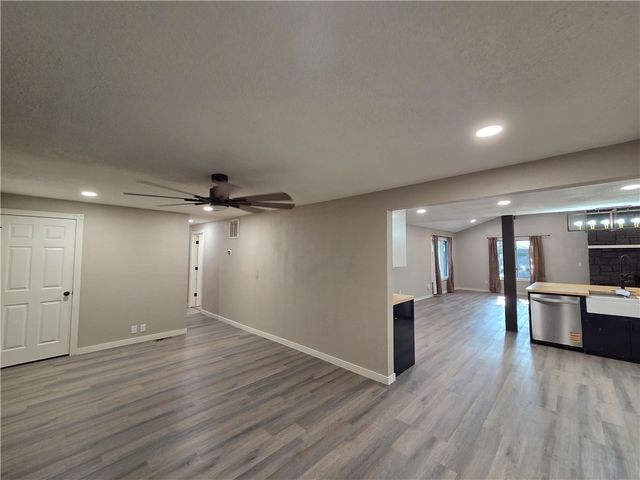 16 Amesbury Lane, Bella Vista, AR 72715
