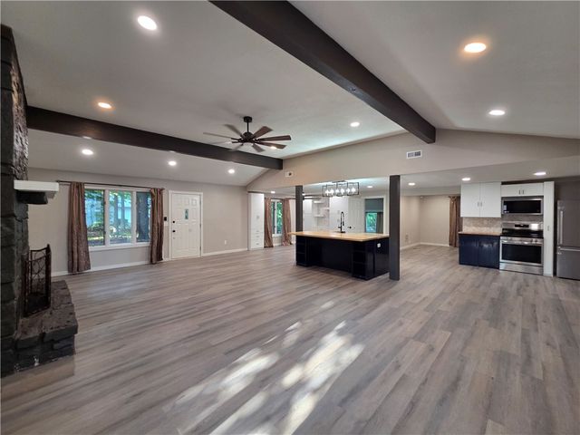 16 Amesbury Lane, Bella Vista, AR 72715