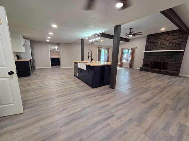 16 Amesbury Lane, Bella Vista, AR 72715