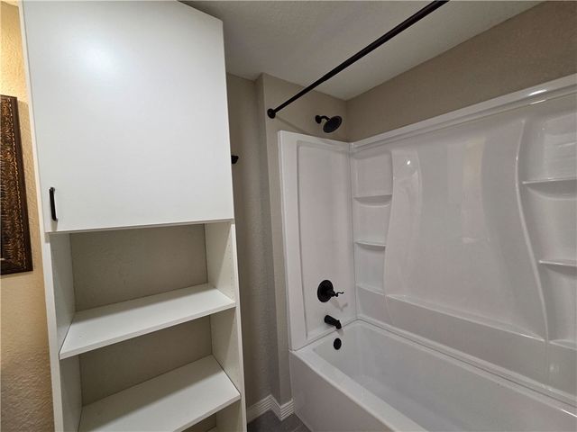 16 Amesbury Lane, Bella Vista, AR 72715