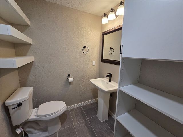 16 Amesbury Lane, Bella Vista, AR 72715