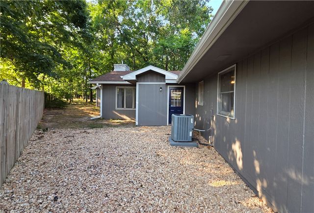 16 Amesbury Lane, Bella Vista, AR 72715