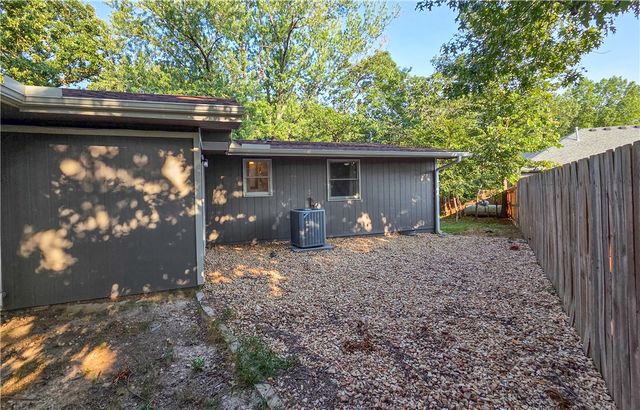 16 Amesbury Lane, Bella Vista, AR 72715