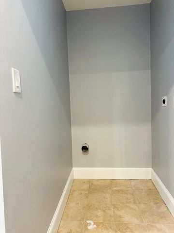 28 Melbourne St 3, Boston, MA 02124