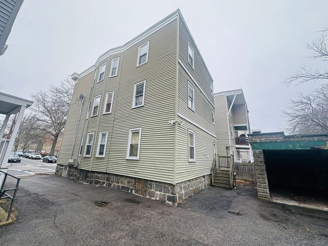 28 Melbourne St 3, Boston, MA 02124