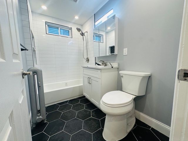 28 Melbourne St 3, Boston, MA 02124