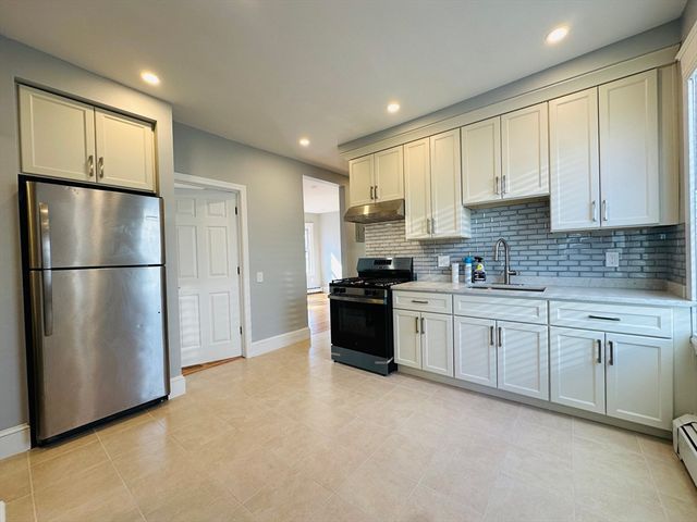 28 Melbourne St 3, Boston, MA 02124