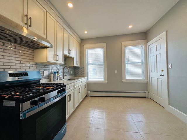 28 Melbourne St 3, Boston, MA 02124