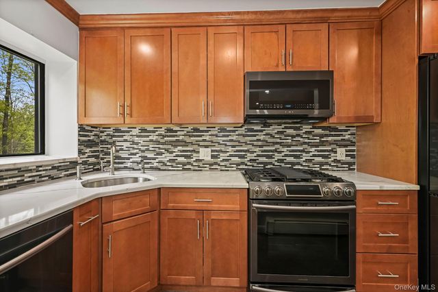 2221 Palmer Avenue 3R, New Rochelle, NY 10801