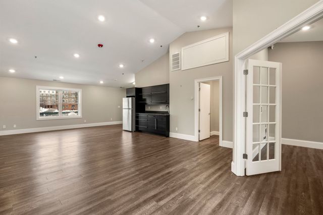42 Felton St 7R, Waltham, MA 02453
