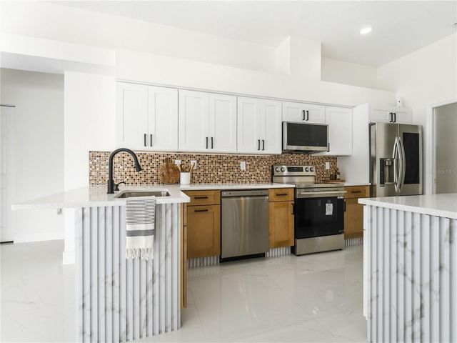 11836 HUNTERS LAKE DRIVE, New Port Richey, FL 34654