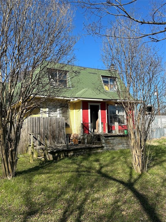 566 County Road 4818, Wolfe City, TX 75496