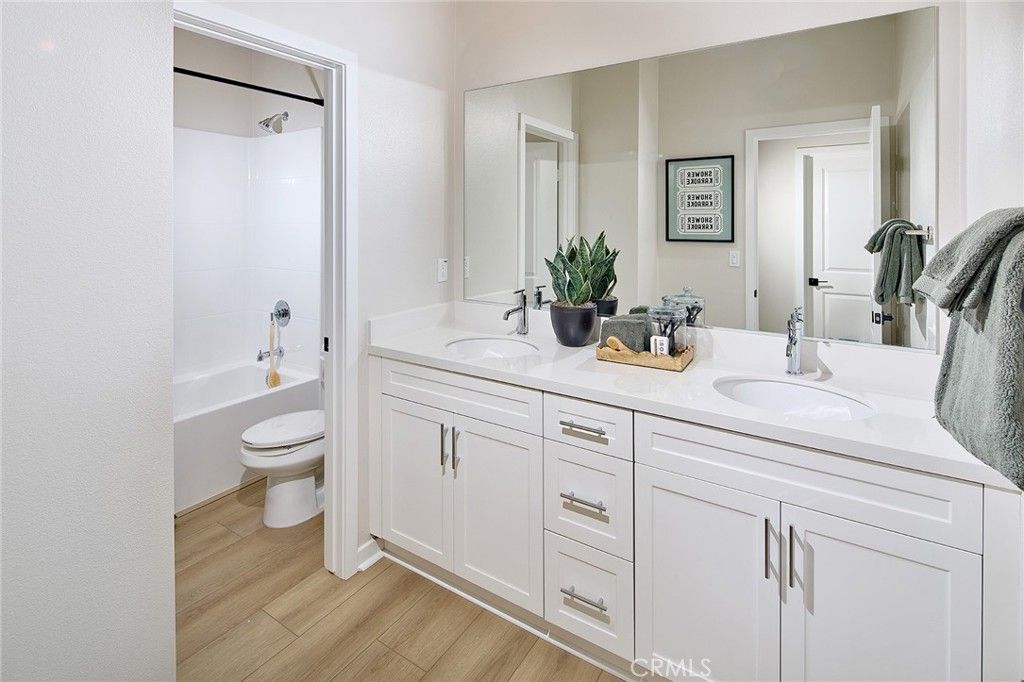 Image 13 of property listing at 5826 Walden Court, Eastvale, CA 92880