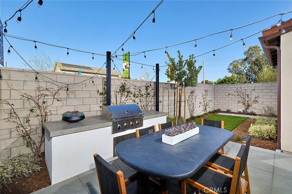 Image 5 of property listing at 5826 Walden Court, Eastvale, CA 92880