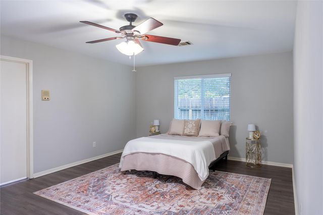 12226 Ravenmoor Drive, Houston, TX 77077