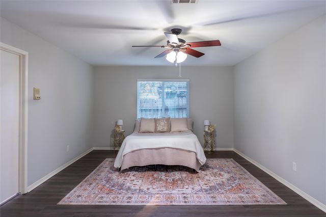 12226 Ravenmoor Drive, Houston, TX 77077