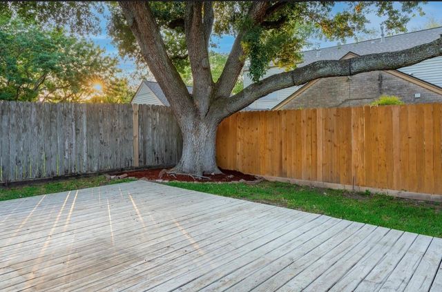 12226 Ravenmoor Drive, Houston, TX 77077