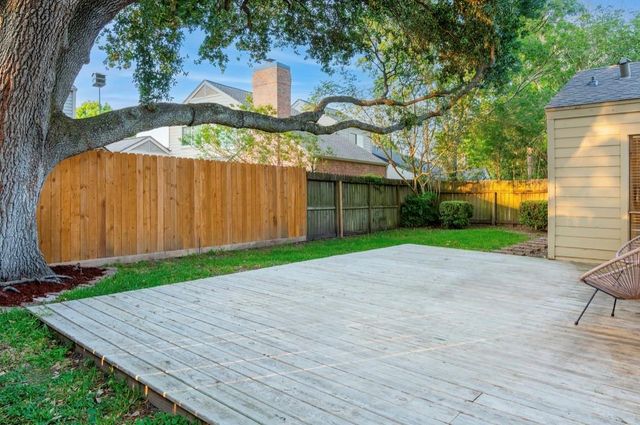 12226 Ravenmoor Drive, Houston, TX 77077