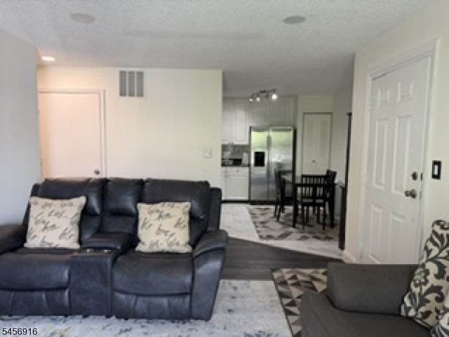 253 Rachel Ct, Franklin Twp., NJ 08823