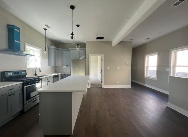 6448 S Saint Lawrence Avenue 2, Chicago, IL 60637