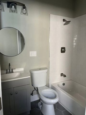 6448 S Saint Lawrence Avenue 2, Chicago, IL 60637