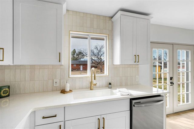 3822 NW Meadowbrook Dr, Lawton, OK 73507