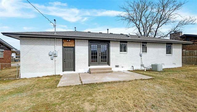 3822 NW Meadowbrook Dr, Lawton, OK 73507