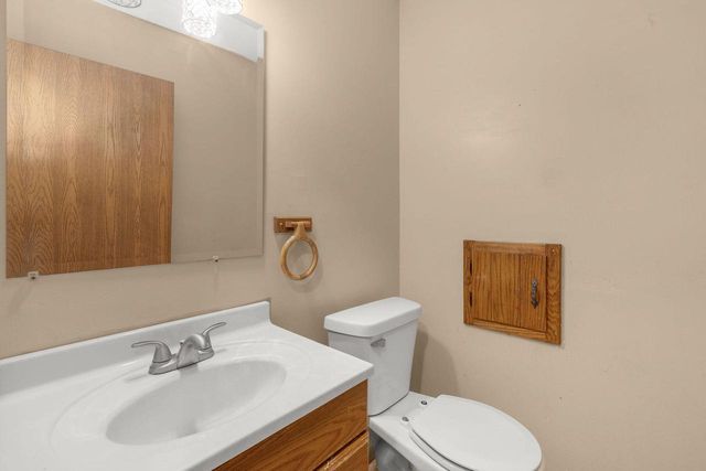 103 Debbie COURT, Waukesha, WI 53189