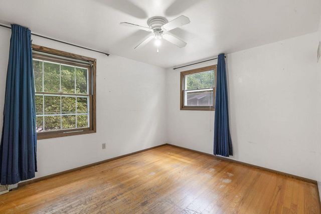 103 Debbie COURT, Waukesha, WI 53189