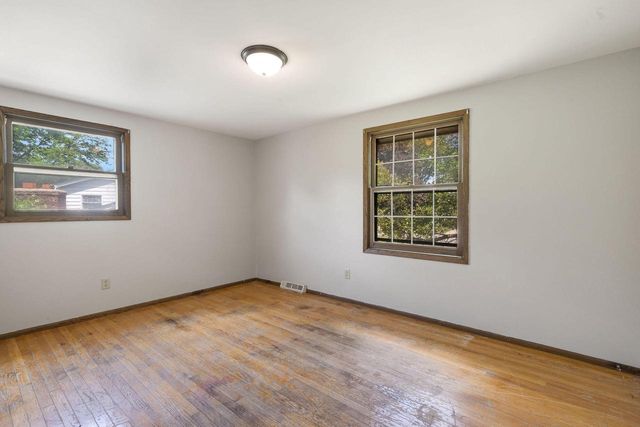 103 Debbie COURT, Waukesha, WI 53189