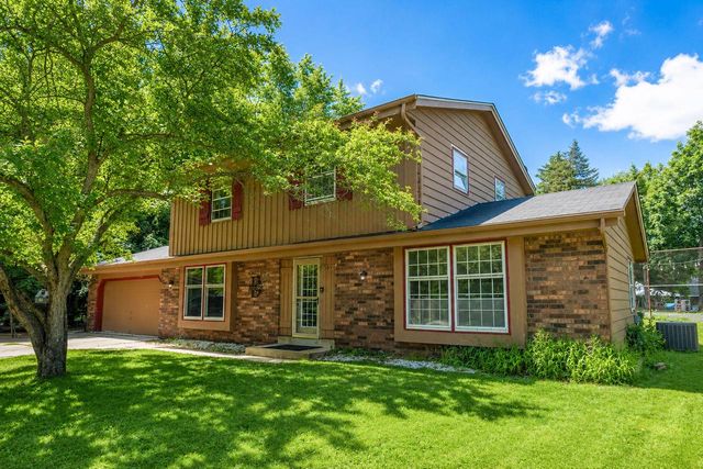 103 Debbie COURT, Waukesha, WI 53189