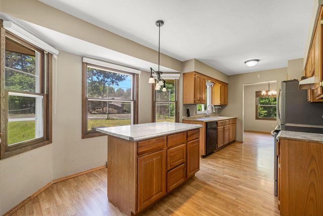 103 Debbie COURT, Waukesha, WI 53189