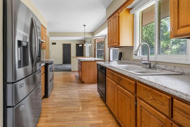 103 Debbie COURT, Waukesha, WI 53189