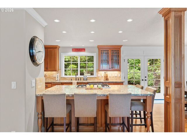 17370 CANYON Dr, Lake Oswego, OR 97034