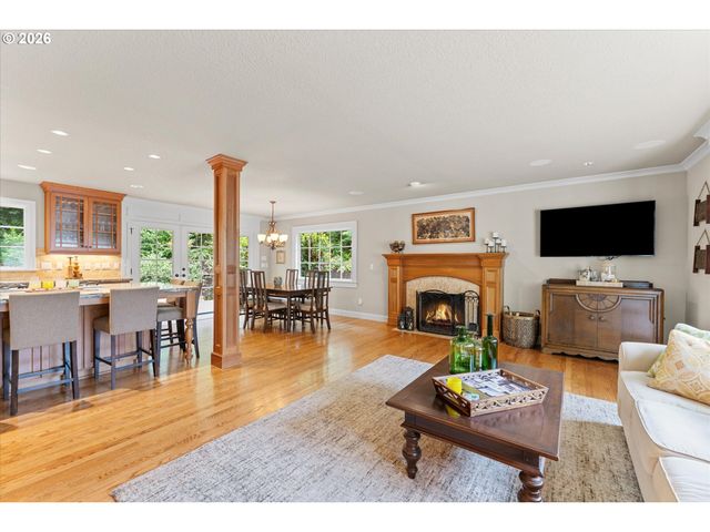 17370 CANYON Dr, Lake Oswego, OR 97034