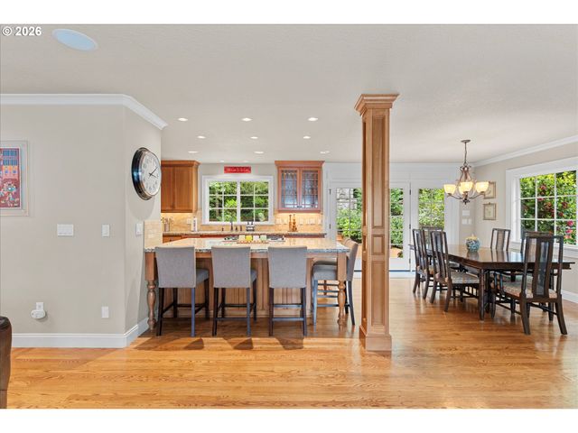 17370 CANYON Dr, Lake Oswego, OR 97034