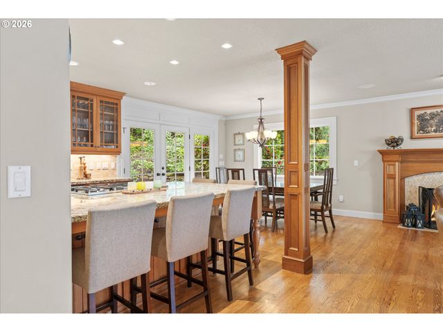 17370 CANYON Dr, Lake Oswego, OR 97034