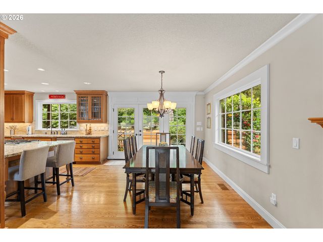 17370 CANYON Dr, Lake Oswego, OR 97034