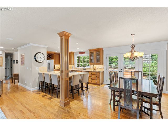 17370 CANYON Dr, Lake Oswego, OR 97034