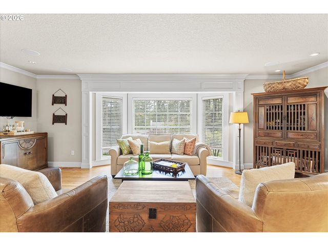 17370 CANYON Dr, Lake Oswego, OR 97034