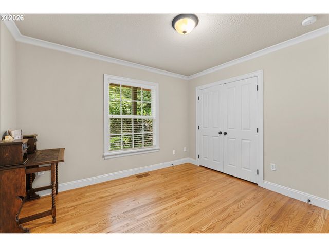 17370 CANYON Dr, Lake Oswego, OR 97034