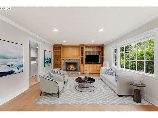 17370 CANYON Dr, Lake Oswego, OR 97034