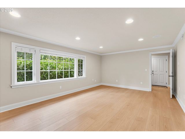 17370 CANYON Dr, Lake Oswego, OR 97034