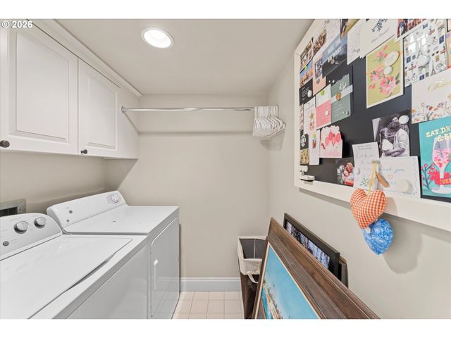 17370 CANYON Dr, Lake Oswego, OR 97034