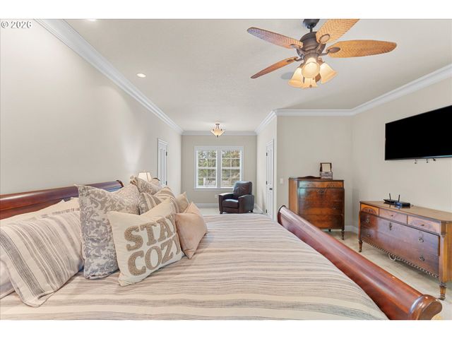 17370 CANYON Dr, Lake Oswego, OR 97034