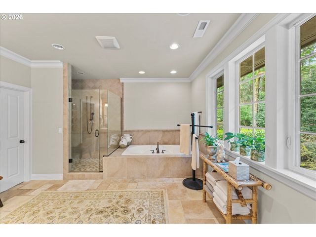 17370 CANYON Dr, Lake Oswego, OR 97034