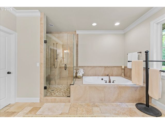 17370 CANYON Dr, Lake Oswego, OR 97034