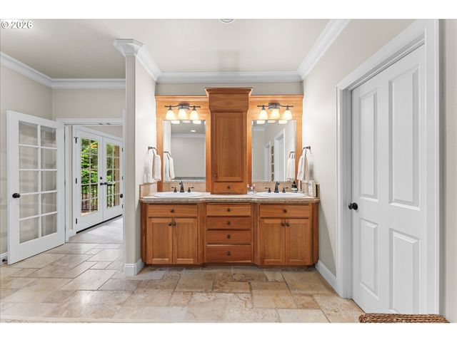 17370 CANYON Dr, Lake Oswego, OR 97034