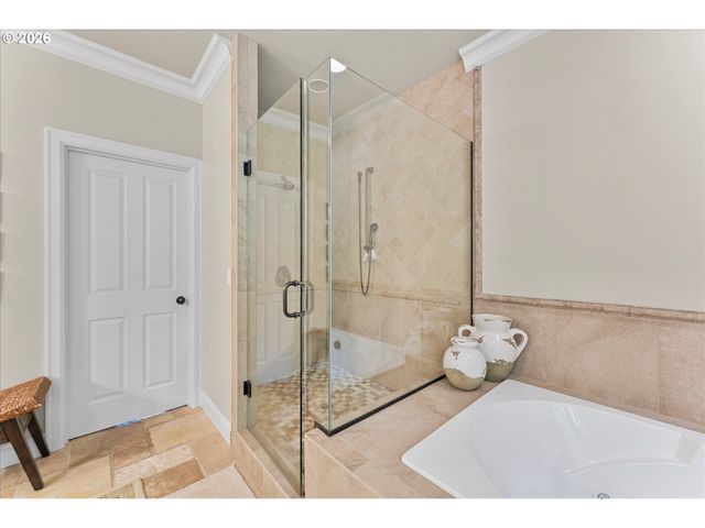 17370 CANYON Dr, Lake Oswego, OR 97034