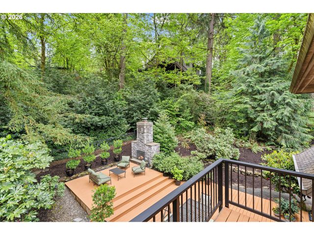 17370 CANYON Dr, Lake Oswego, OR 97034